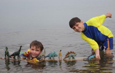 Robert, Jonathan and the Dinos